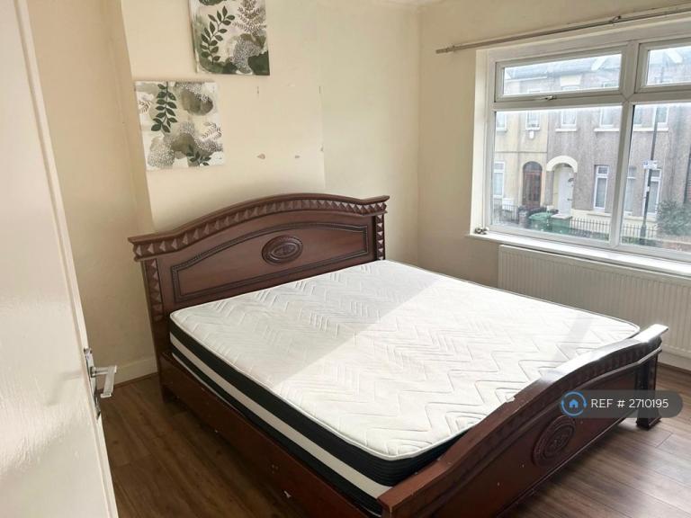 3 bedroom house in Chadwin Road, London, E13 (3 bed) (#2710195)