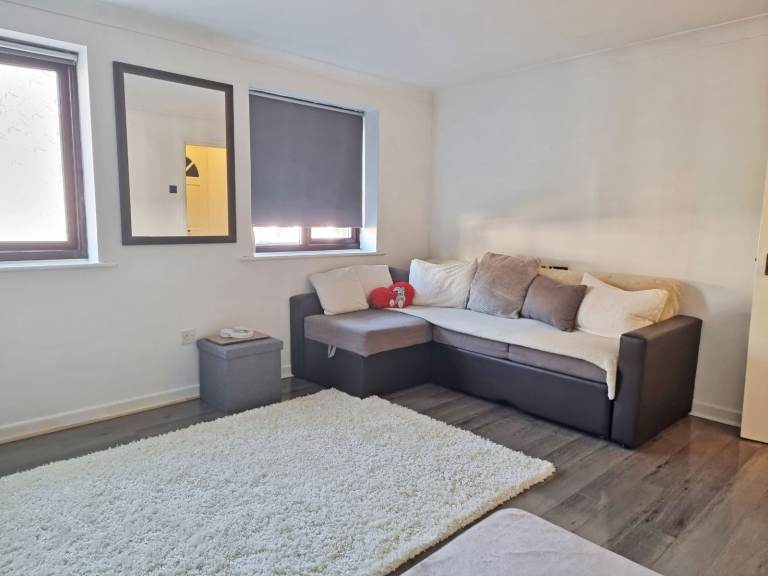 Spacious First-Floor Studio Apartment – Luton - AVAILABLE NOW