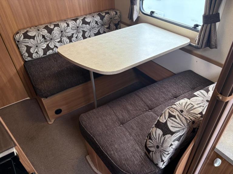 SPRITE MAJOR 4  - 4 BERTH CARAVAN, SIDE LOUNGE AREA ,END WASHROOM & MOTORMOVER