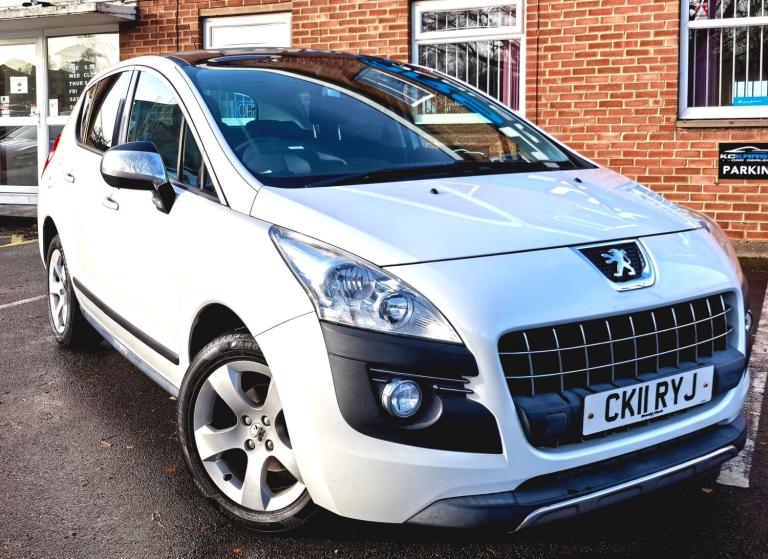 2011 Peugeot 3008 1.6 3008 Exclusive HDi Semi-Auto 5dr - High Spec - Panoramic Roof SUV Diesel Au...