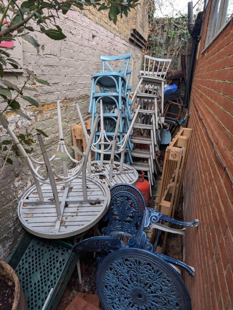 FREE Outdoor Tables & Chairs