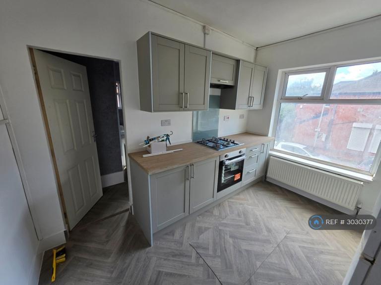 3 bedroom flat in Stuart Street, Leicester, LE3 (3 bed) (#3030377)