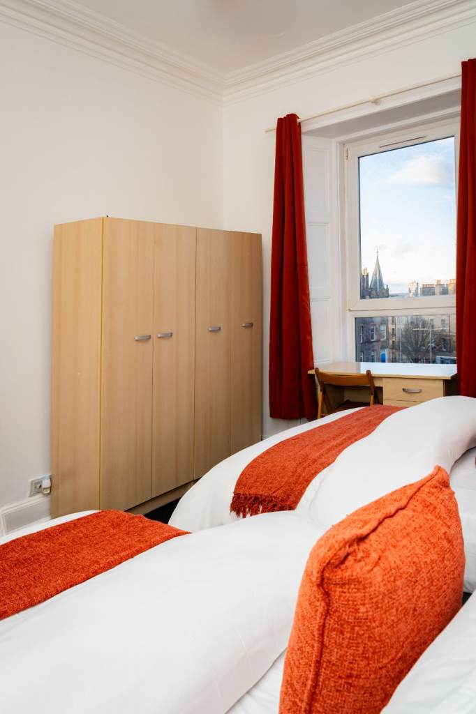 Fully Furnished  3 bed room in Leith EH6 £650-£700