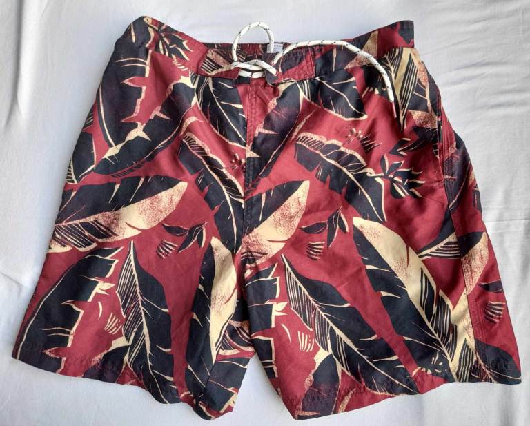  Men's 32W shorts £2 each, bundle £5