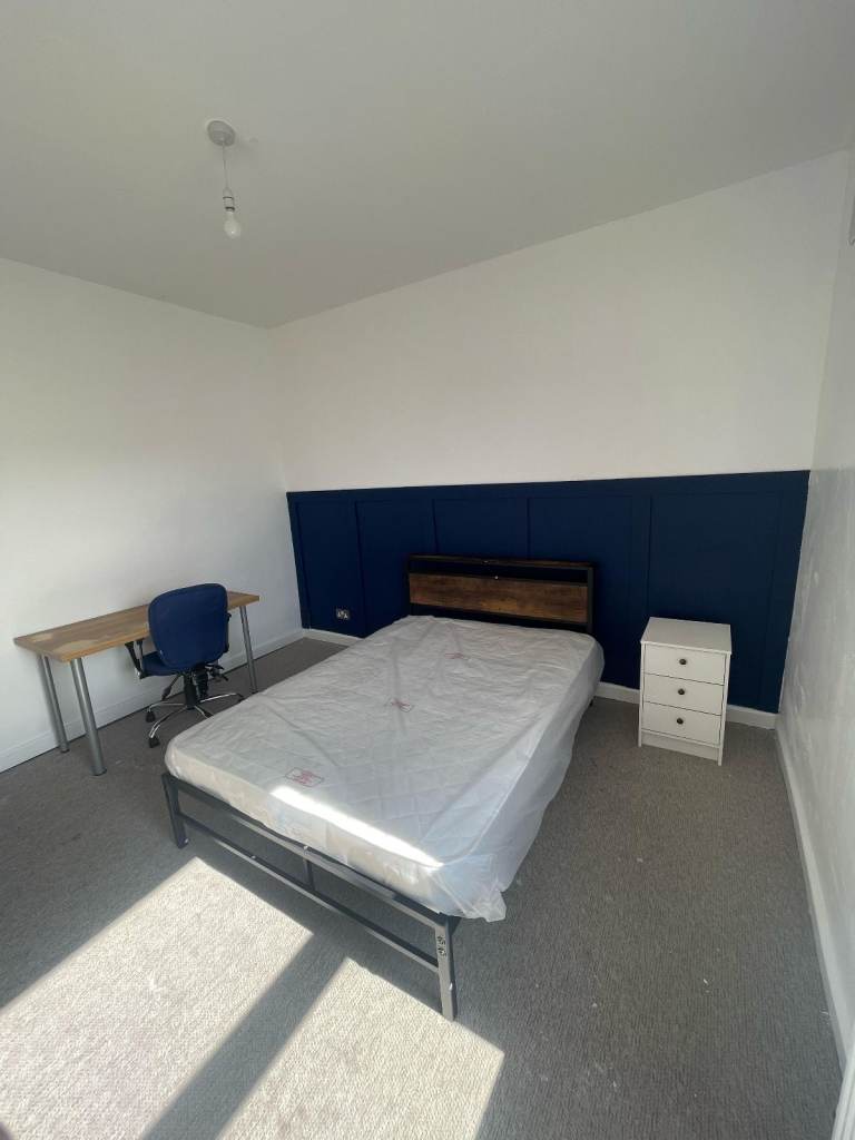 Spacious 4-Bedroom – Marlborough Road