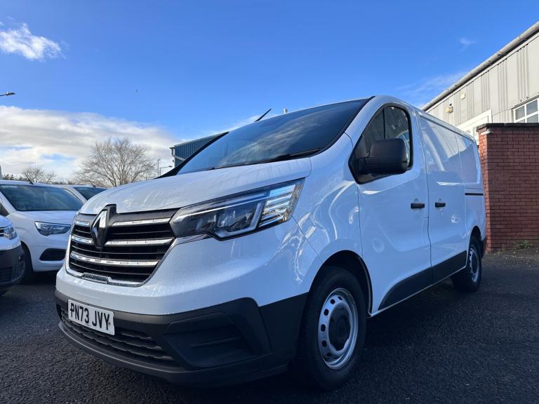 2023 73 RENAULT TRUCKS UK TRAFIC dCi 150 3T LWB L2 H1 Van Red Edition