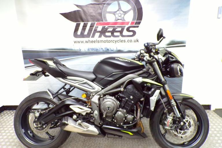 2022 TRIUMPH STREET TRIPLE 765 RS WITH ONLY 5294 MILES FROM NEW