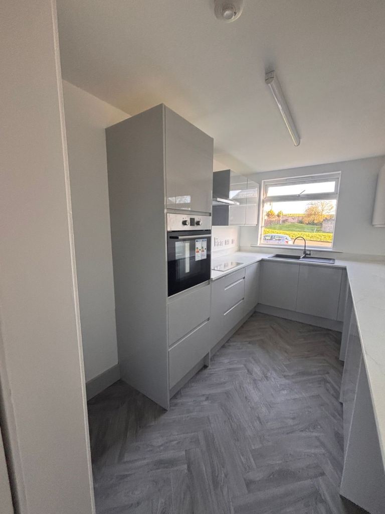 Newly renovated flat in Dundee next to Ninewells hospital 