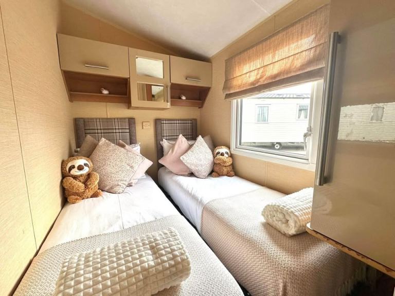 Own this static caravan, 11.5 month use per year!