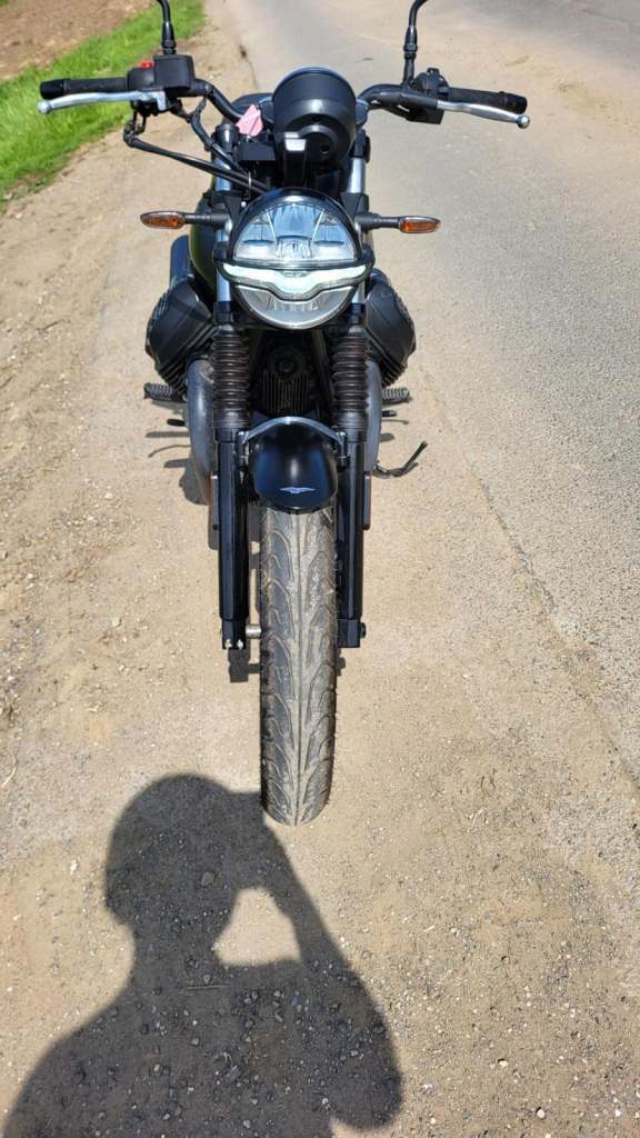 2022 22 MOTO GUZZI V7 IV STONE 3k MILES ONLY BLACK RETRO NAKED CLASSIC STYLING