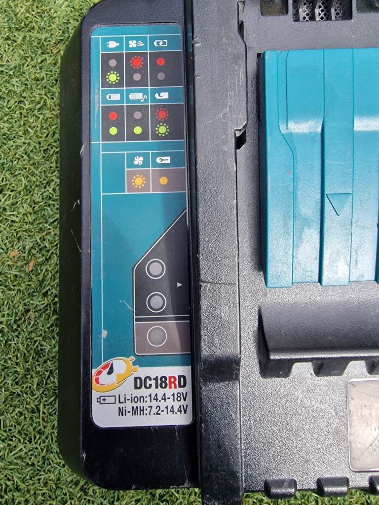 Makita DC18RD 14.4-18V battery charger