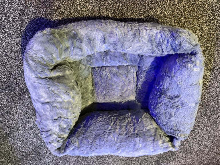 Cat or dog cosy bed small size