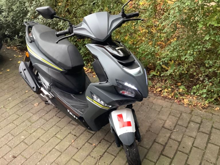 Sinnis, TWIST, 2023, 50 (cc)