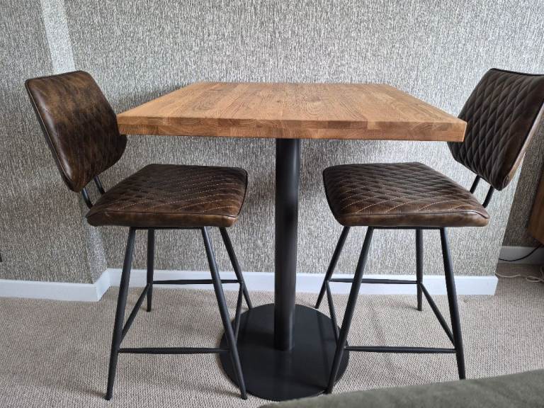 Bar Table & 2 bar stools
