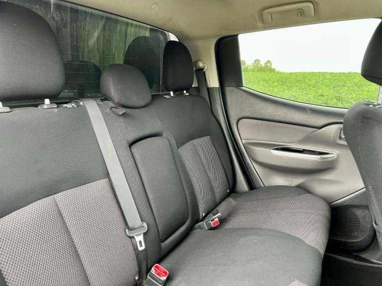 MITSUBISHI L200 2.4 DI-D Titan DOUBLE CAB White Manual Diesel PICK UP 2017