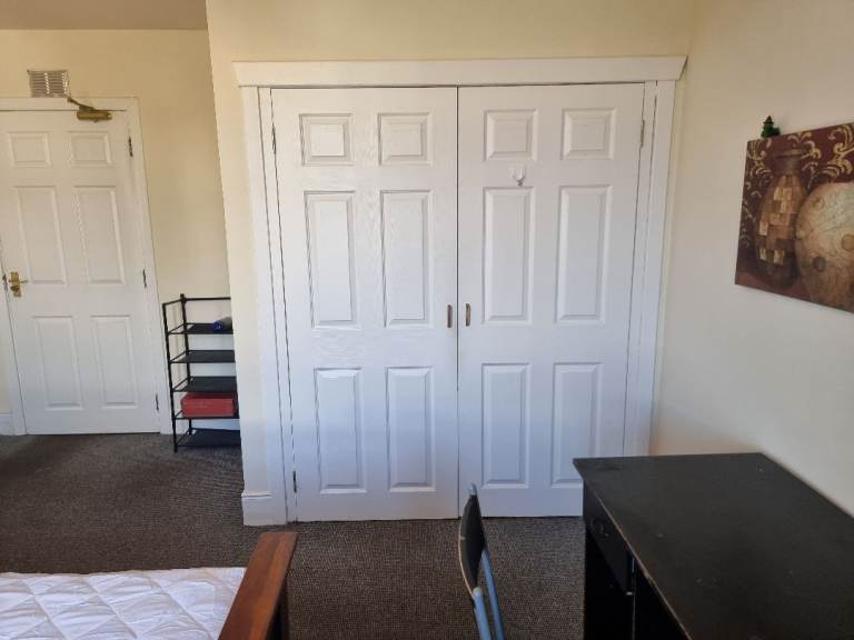 A room closer to the University of Dundee 10 minutes walk 2 mins by car