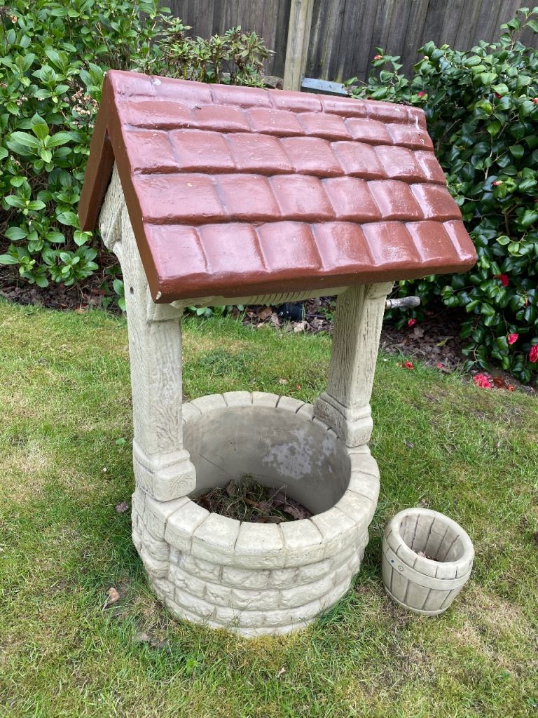 Large Wishing Well 