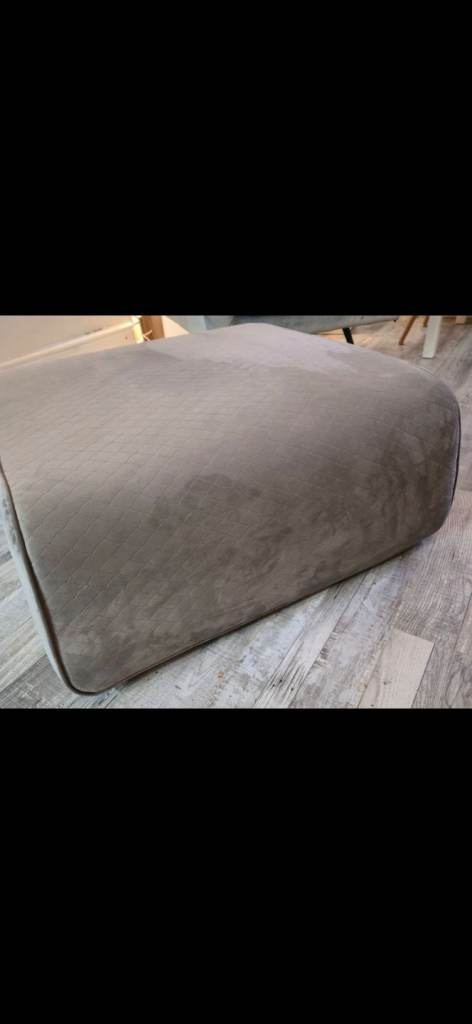 Dwell footstool velvet - Used (Good condition)