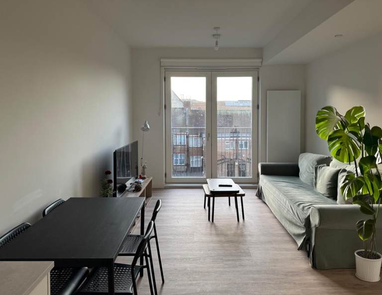 Newly Built Double Bedroom Available