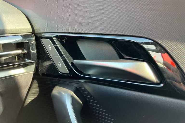 2025 MG MG4 49kWh SE Hatchback 5dr Electric Auto (170 ps) Hatchback Electric Automatic