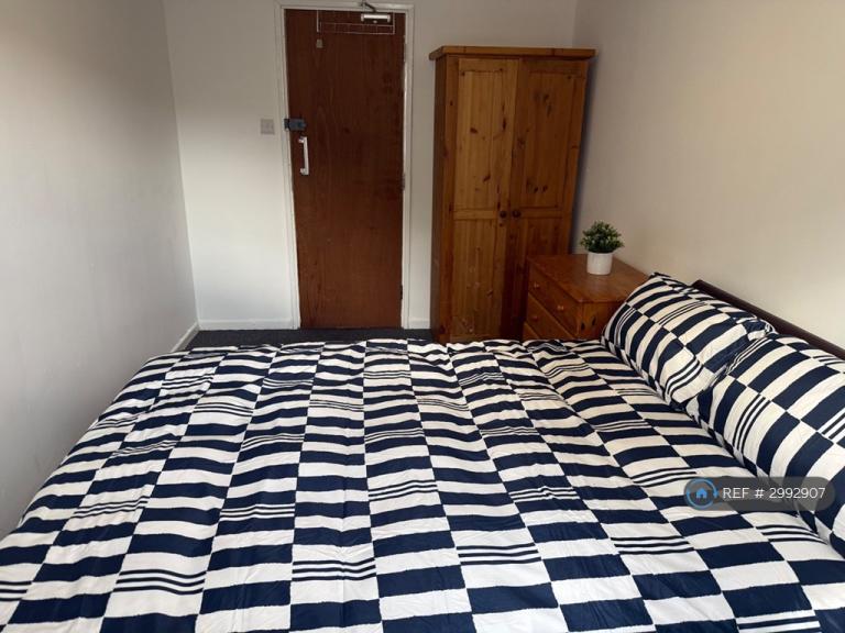 1 bedroom in Cranesbill Place, Milton Keynes, MK14 (#2992907)