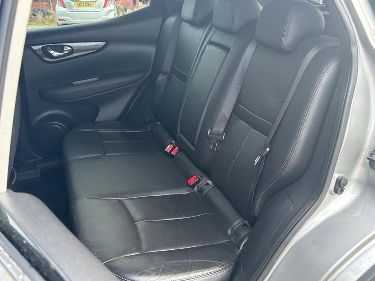 2014 Nissan Qashqai 1.6 dCi Tekna 5dr Xtronic HATCHBACK DIESEL Automatic