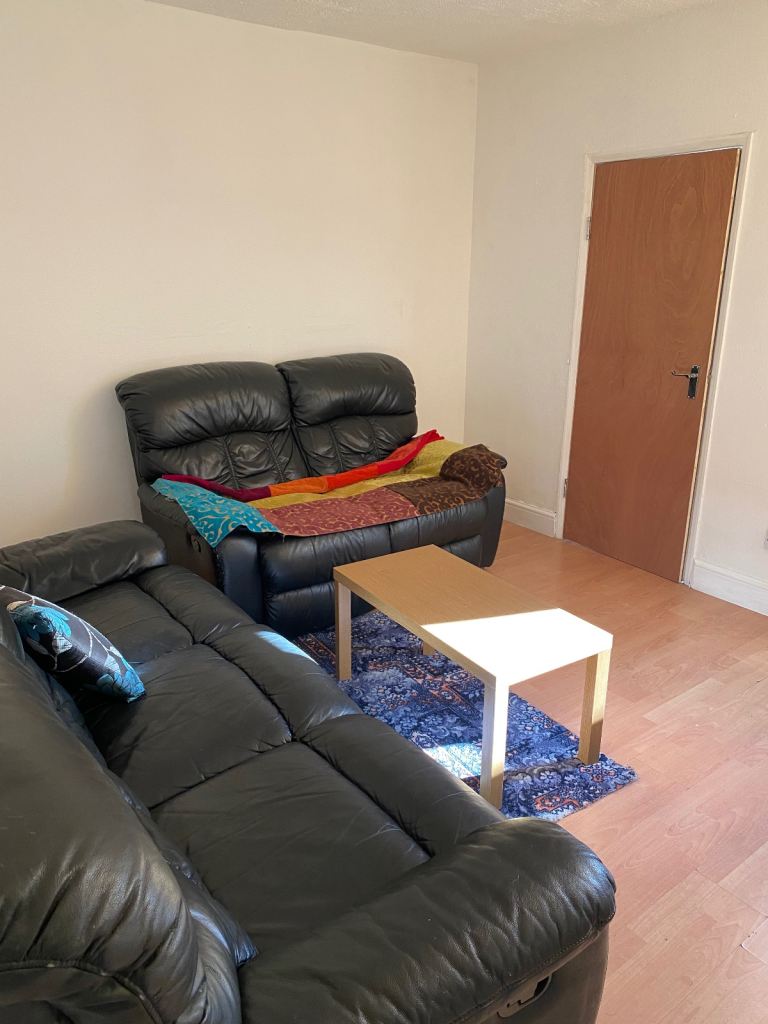 Two Double and single rooms property for rent.