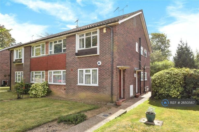 2 bedroom flat in Abbey Close, Pinner, HA5 (2 bed) (#2650567)