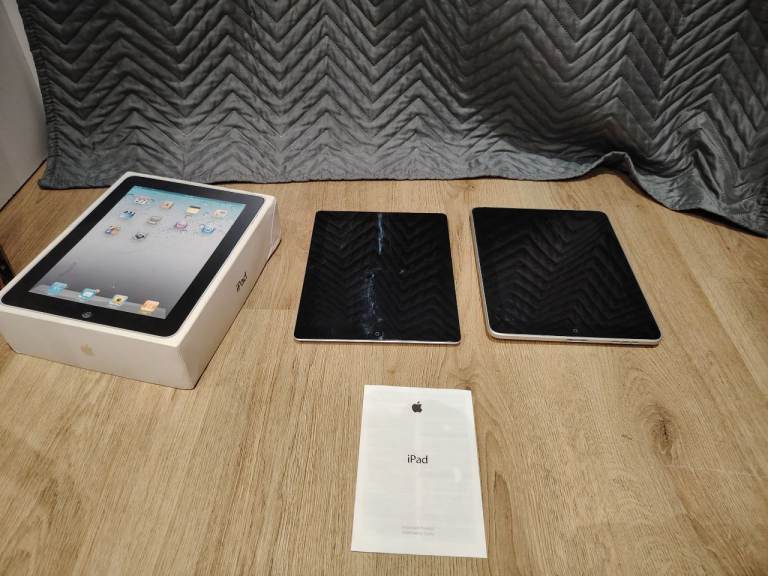2x old Apple iPad tablet spare repairs