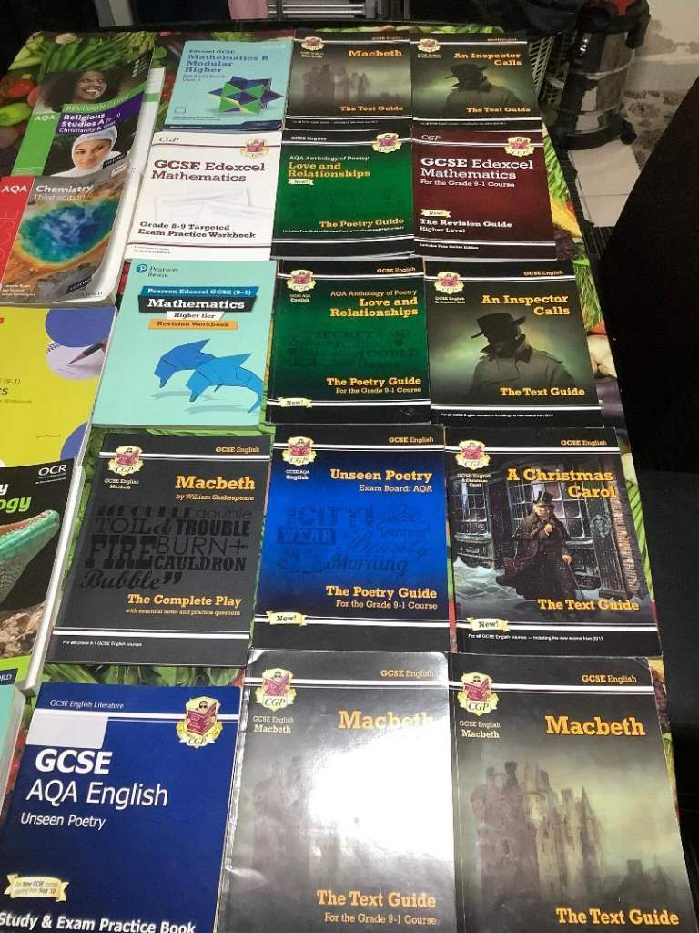 GCSE Books Bundle, 4 CD's stage 3/4, 3 Dictionaries English and French.