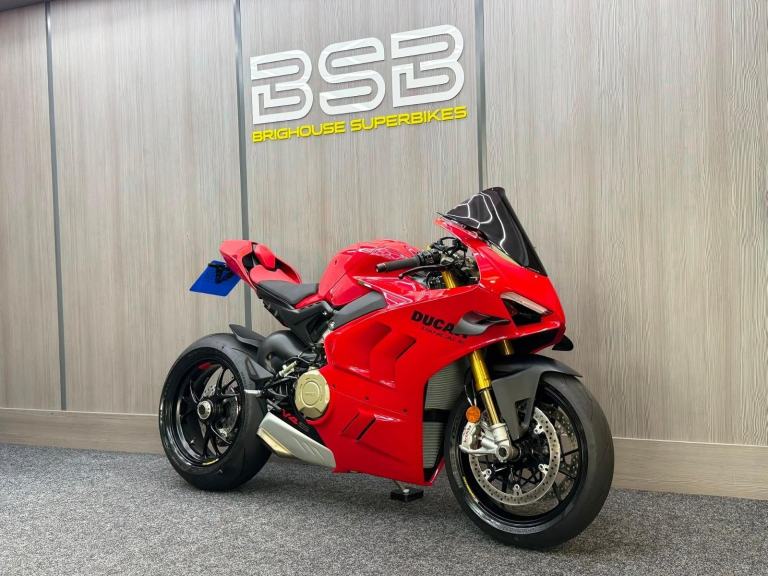 2024 24 Ducati Panigale V4S 1100 S Euro 5 ABS V4 - Just 2866 Miles - 1 owner