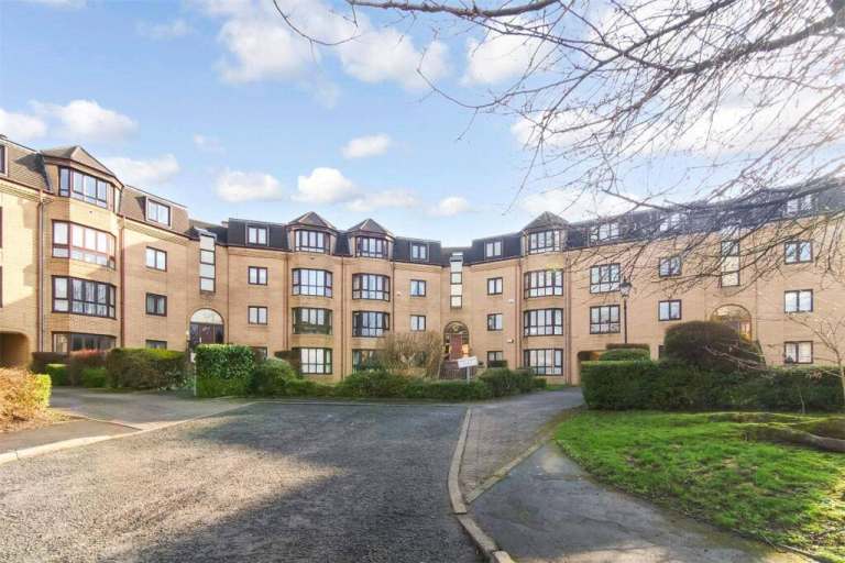 One Bed Flat Hyndland West End with Garage