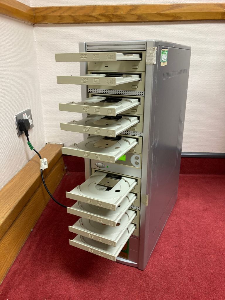 Wytron DVD/CD duplicator burner 9 drives