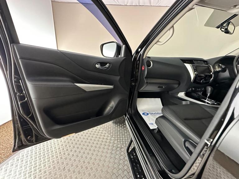 2019 Nissan Navara 2.3 dCi Tekna Auto 4WD Euro 6 4dr PICK UP Diesel Automatic