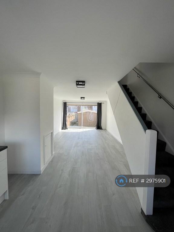 2 bedroom house in Seagull Road, Rochester, ME2 (2 bed) (#2975901)