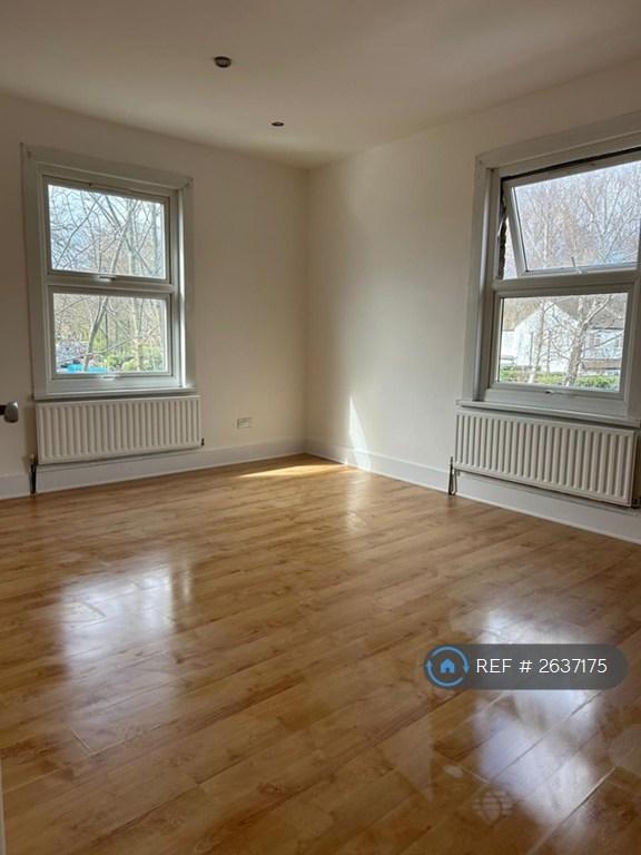 2 bedroom flat in St Johns Road, Isleworth, TW7 (2 bed) (#2637175)