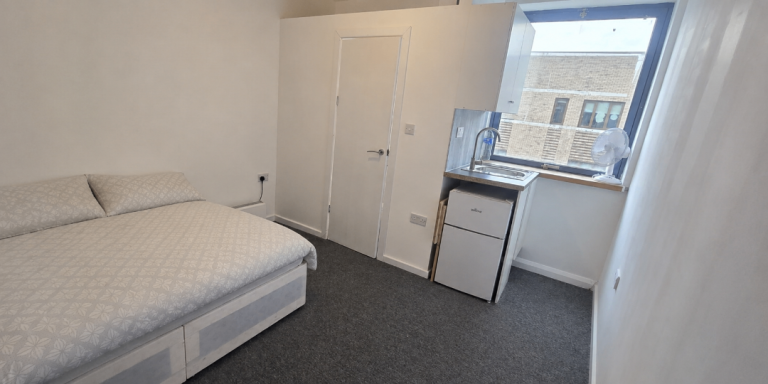 Studio Flat, Manchester Road, E14