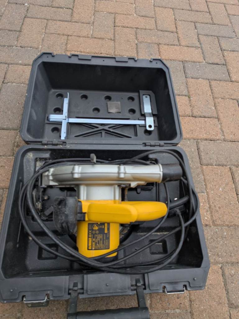 DeWalt Circular Saw 