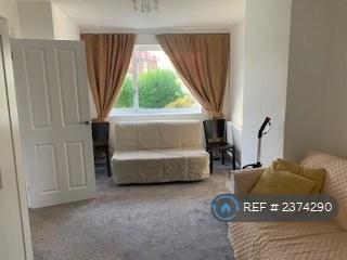 4 bedroom house in Greenfields Road, Reading, RG2 (4 bed) (#2374290)