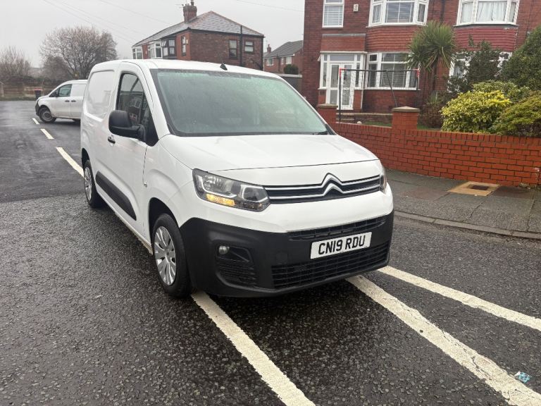 CITROEN BERLINGO Van 2019 over £5K spent great condition 