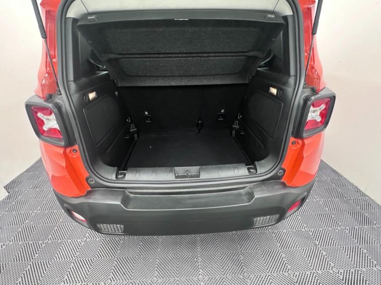 2016 Jeep Renegade 2.0 Multijet Limited 5dr 4WD - FULL LEATHER - REAR SENSORS - FSH ESTATE Diesel...