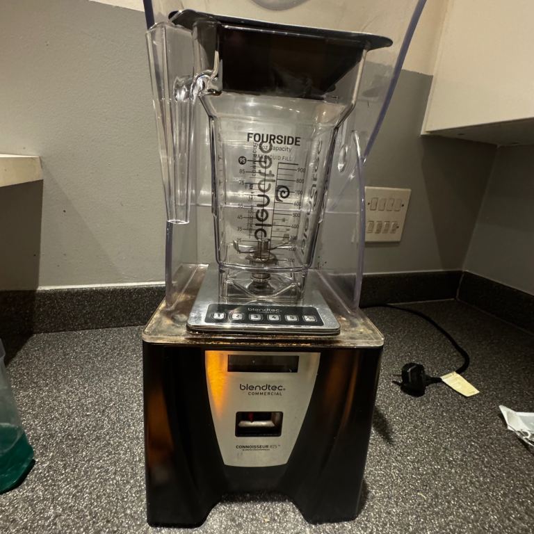 Blendtec Commercial Connoisseur 825 