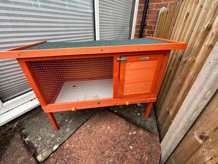 Pawhut wooden rabbit / guinea pig hutch 