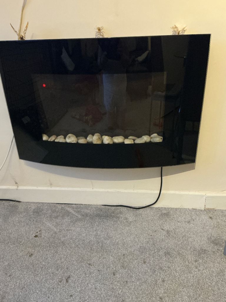 Wall mounted curved fire