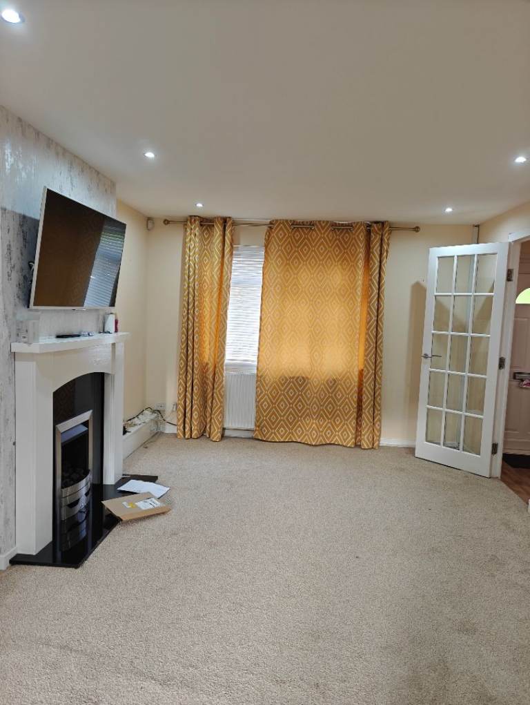 3 bedroom semi-detached house 