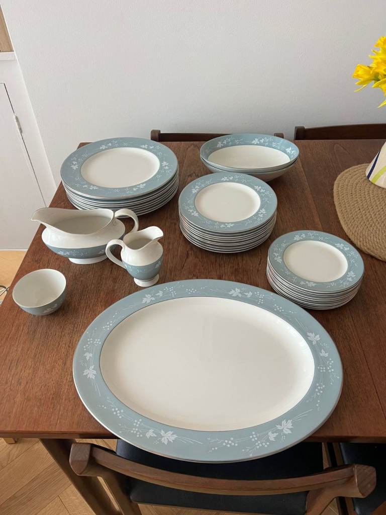 Royal Doulton "Reflection" Fine China Dinnerware Set 