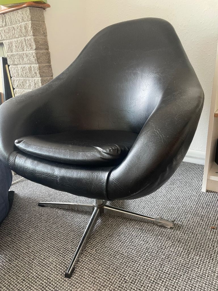 Black Swivel Egg Chair – Good Condition