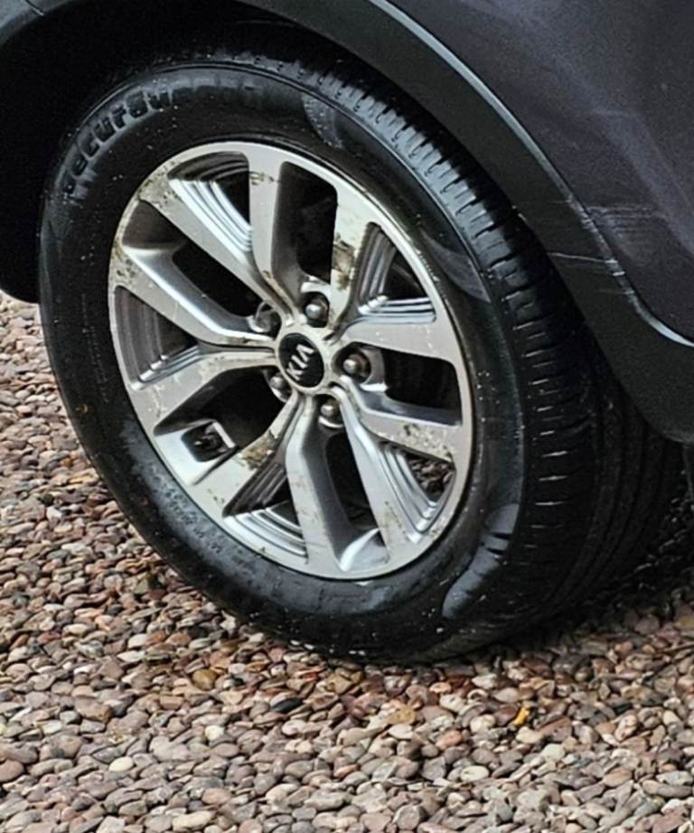 Kia sportage 2 alloy wheels tyres set 4 pcd114.3 fitment 5stud  17in  off 64 reg