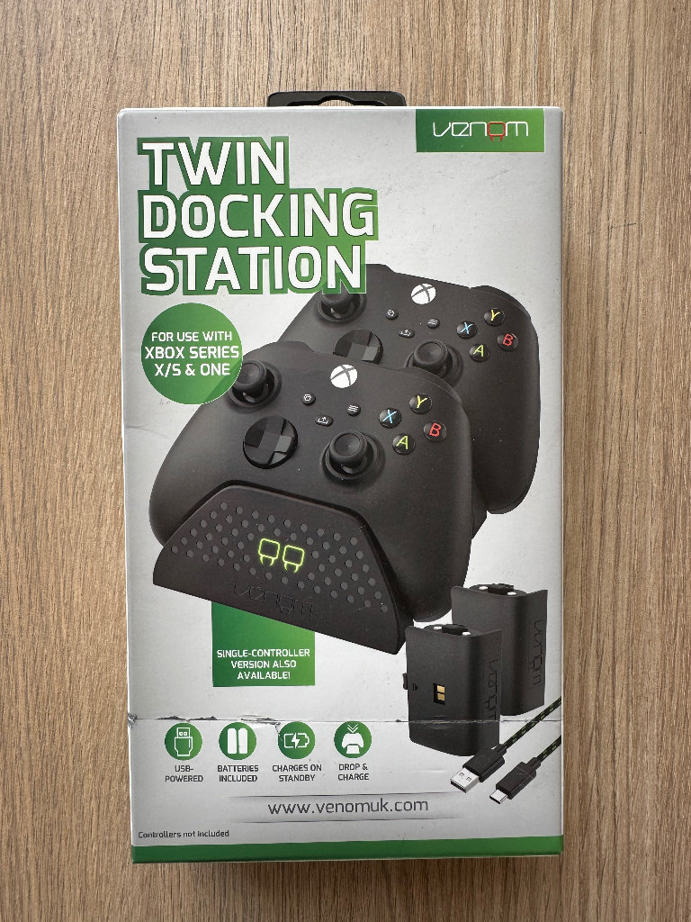 VENOM VS2881 Xbox Series X/S & Xbox One Twin Docking Station - Black