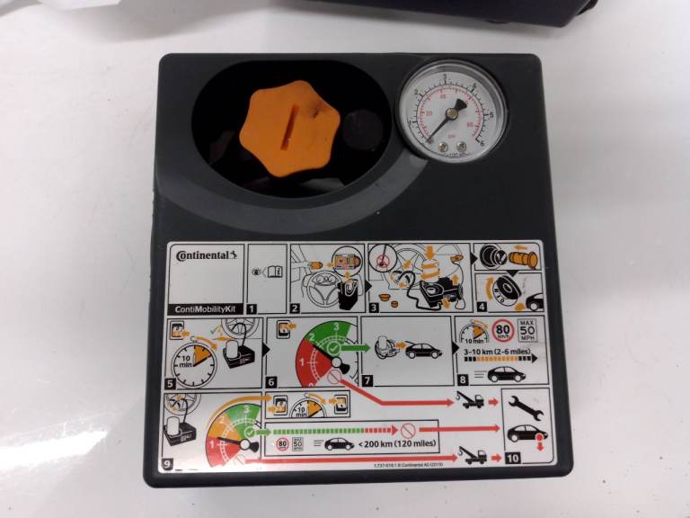 Car tyre inflator pump 